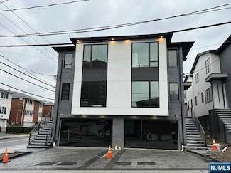 484 Jane St, Fort Lee, NJ 07024