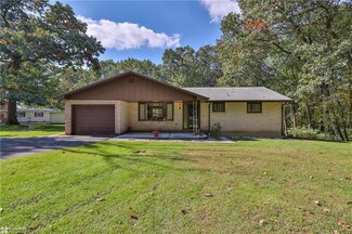 521 Mountain Top Ln, Allentown, PA 18103