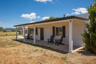 42 Baugus Ln, Edgewood, NM 87015