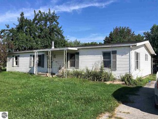 2148 Isle Dr, Standish, MI 48658