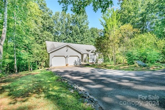 81 Carpenters Ln, Tryon, NC 28782