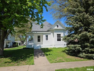 808 6th St, Durant, IA 52747