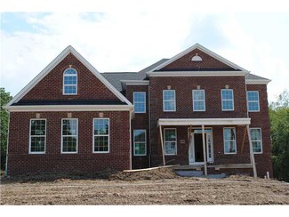 135 Highcroft Cir, Eighty Four, PA 15330