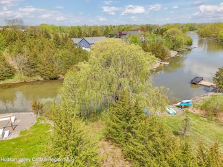 3075 Sleepy Hollow Rd, Athens, NY 12015
