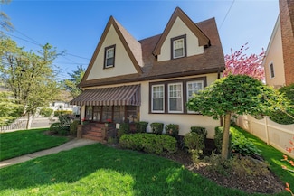 1875 Harte St, North Baldwin, NY 11510