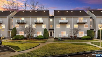 93 Presidential Dr, Englewood, NJ 07631