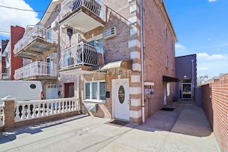 69-23 62nd Dr, Flushing, NY 11379