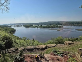 4905 Starlight Ln, Cassville, WI 53806