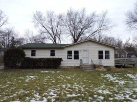 2008 W Davis Ave, McHenry, IL 60050