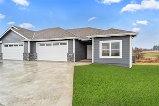 2367 N 10th Ave E, Newton, IA 50208