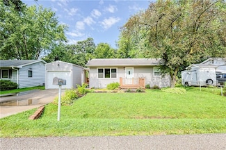 908 N 9th St, Wathena, KS 66090