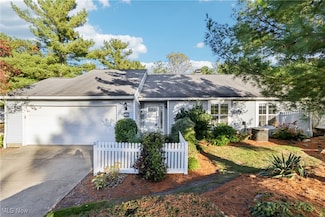 889 Lynnhaven Ln, Akron, OH 44313