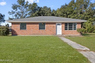 607 Academy Dr, Gulfport, MS 39507