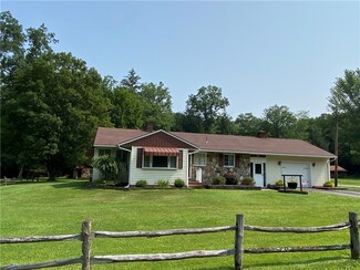 131 School St, Laughlintown, PA 15626
