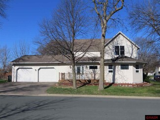 217 217 1st St, Gaylord, MN 55334