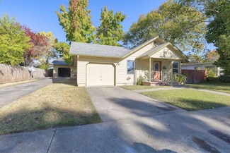 728 SW I St, Grants Pass, OR 97526