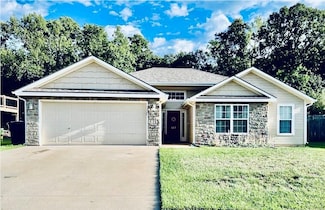 307 Division St, Knob Noster, MO 65336