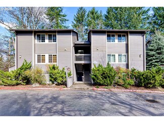 2417 SW Nebraska St Unit 2, Portland, OR 97239
