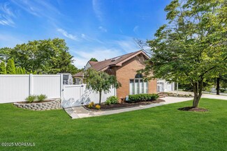 35 Michael Dr, Middletown, NJ 07748