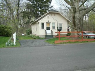 6 Garland St, Lyndonville, NY 14098