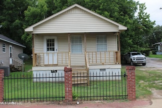 155 Martin St, Holly Springs, MS 38635
