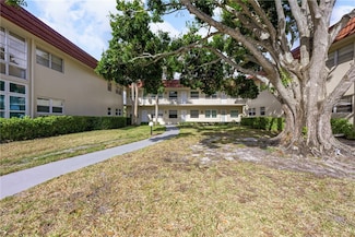 26 Pine Arbor Ln Unit 205, Vero Beach, FL 32962