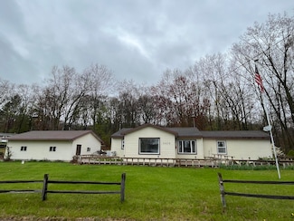 6408 Lakeshore Dr, Lakeview, MI 48850