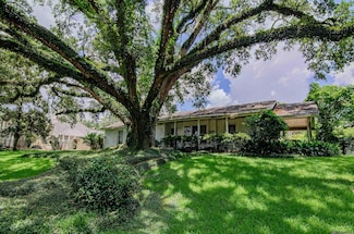2593 E Lakeshore Dr, Baton Rouge, LA 70808