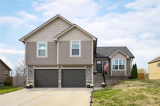 1305 SW Addie Ln, Grain Valley, MO 64029