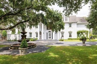 1561 Kirby Dr, Houston, TX 77019