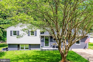 5801 Brookview Dr, Alexandria, VA 22310