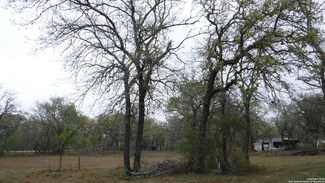 121 Longhorn Rd, Stockdale, TX 78160