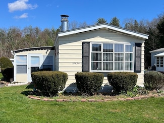 54 Warfield Dr, Westfield, MA 01085