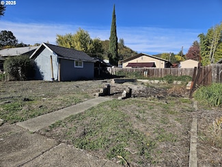 2138 NE Freemont Ave, Roseburg, OR 97470