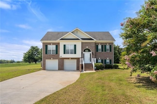 131 N Hazelwood Dr, Mocksville, NC 27028