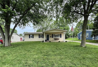 352 Pleasant Dr, Whiteland, IN 46184