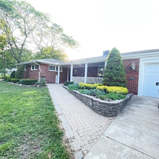 548 W Gore Rd, Erie, PA 16509