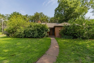 2182 N Riverside Blvd, Wichita, KS 67203