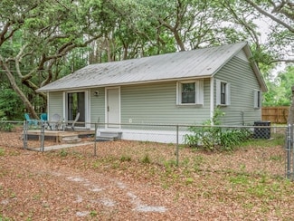 12 Lake Essay Dr, Panacea, FL 32346