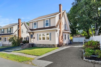 15 Blossom St, Haverhill, MA 01835