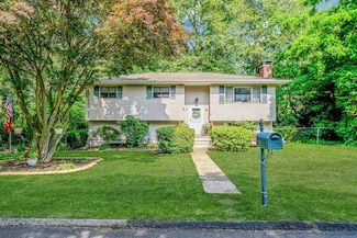 41 Great River Dr, Sound Beach, NY 11789