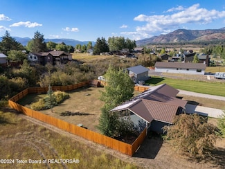 522 Three Rivers Dr, Alpine, WY 83128
