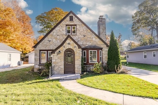 1300 S Parkway Dr, Brookfield, WI 53005