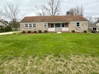 219 W Daphne Rd, Milwaukee, WI 53217