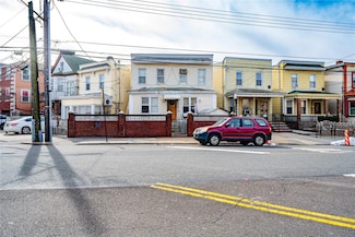 99-32 Alstyne Ave, Flushing, NY 11368