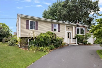 60 Neptune St, Cranston, RI 02920