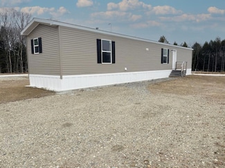 7 Spring Dr, Farmingdale, ME 04344