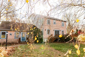 33 Whisper Ln, Fairhaven, MA 02719