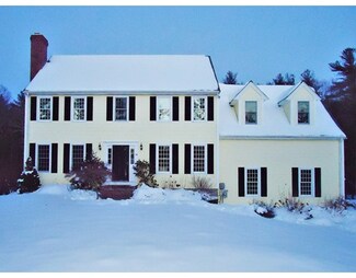 38 Mayflower Ln, Rochester, MA 02770