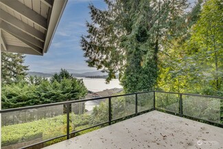 3227 W Lake Sammamish Pkwy SE, Bellevue, WA 98008